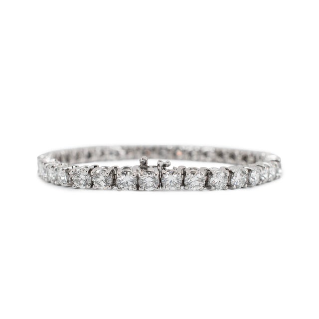 Modern 14k White Gold 4-Prong 11.41ct Lab Grown Round Diamond Classic Tennis Bracelet For Sale - Image 3 of 7