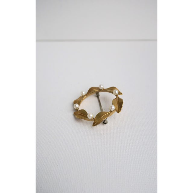 Mid 20th Century Pearl Pin Brooch With Leaves For Sale - Image 4 of 8
