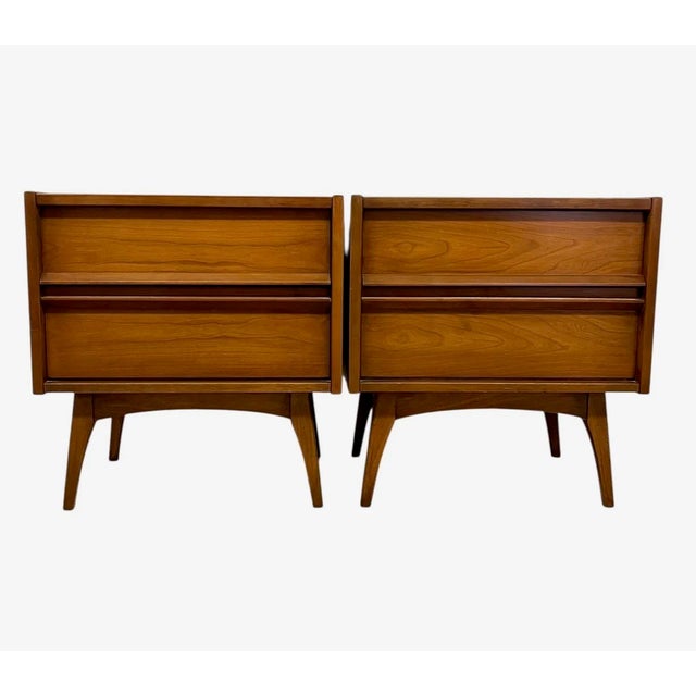 Vintage Mid-Century Modern 4-Piece Bedroom Set - 9-Drawer Lowboy Dresser, Tall Highboy Dresser & Pair of Nightstands For Sale - Image 4 of 12