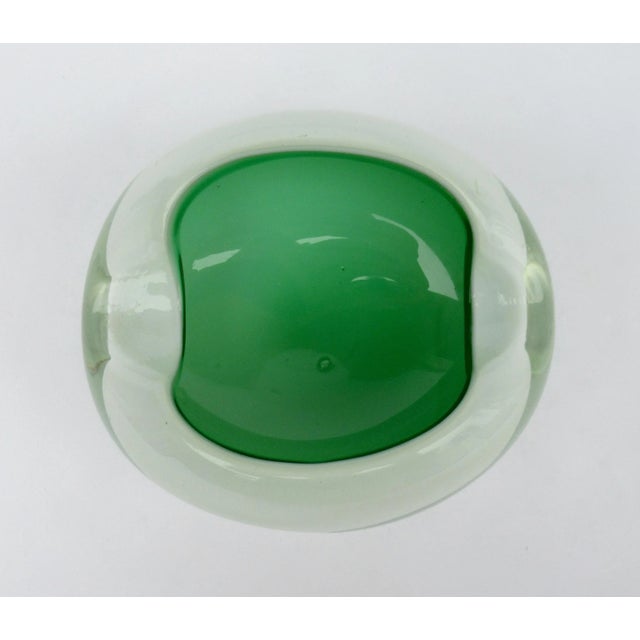 C.1960s Italian Hand-Blown Alfredo Barbini Murano Catchall Bowl Triple Cased With Dimples For Sale - Image 9 of 13