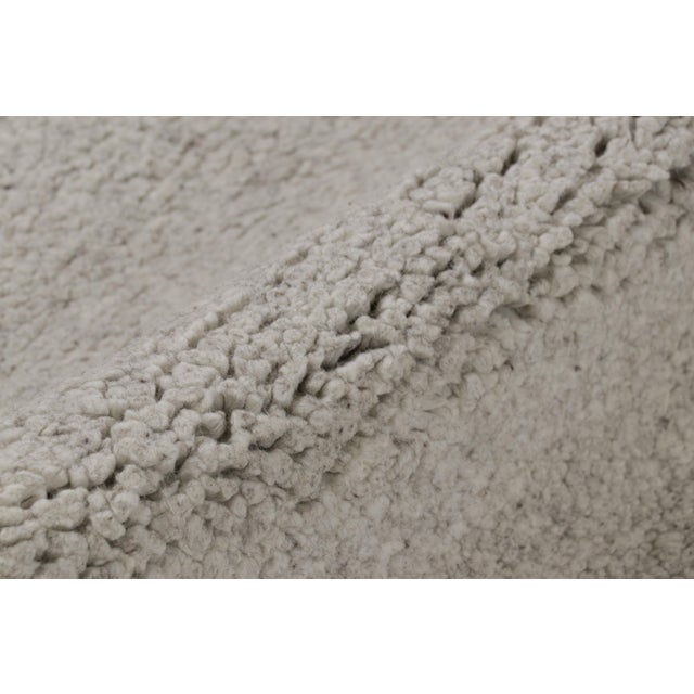 Rug & Kilim’s Contemporary Textural Rug in Tones of Gray For Sale In New York - Image 6 of 7