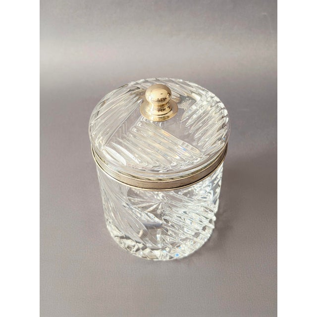 An exquisite, handcrafted crystal lidded box, a bonbonniere from the Italian luxury manufacturer Mario Cioni (Florence)....