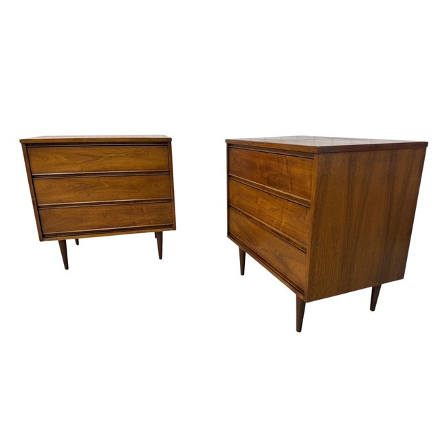 Mid-Century Modern Mid-Century Modern 3-Drawer Walnut Bachelor Chests - Set of 2 - Refinished! For Sale - Image 3 of 8