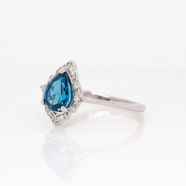1.7cts London Blue Topaz Ring With Natural Diamonds: Solid 14k White Gold, 9x7mm For Sale - Image 4 of 7