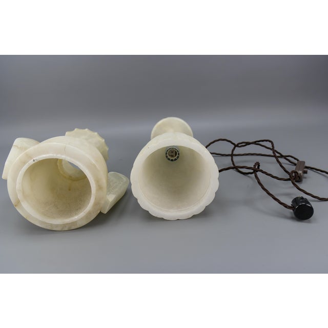 Neoclassical Style Alabaster Amphora-Shaped Table Lamp, 1930s For Sale - Image 15 of 18
