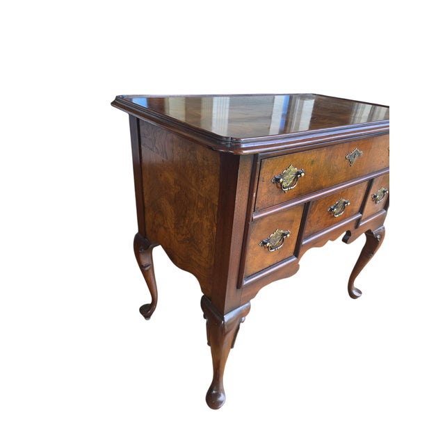 1980s Vintage Hekman Queen Anne Walnut Burl Lowboy Dresser Chest Console Entry Table For Sale - Image 5 of 17