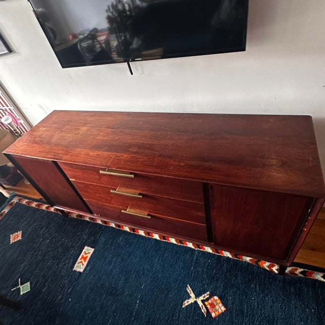 Vintage Dillingham MCM Sideboard Details: MCM sideboard/buffet featuring two side cabinets, three central drawers with...