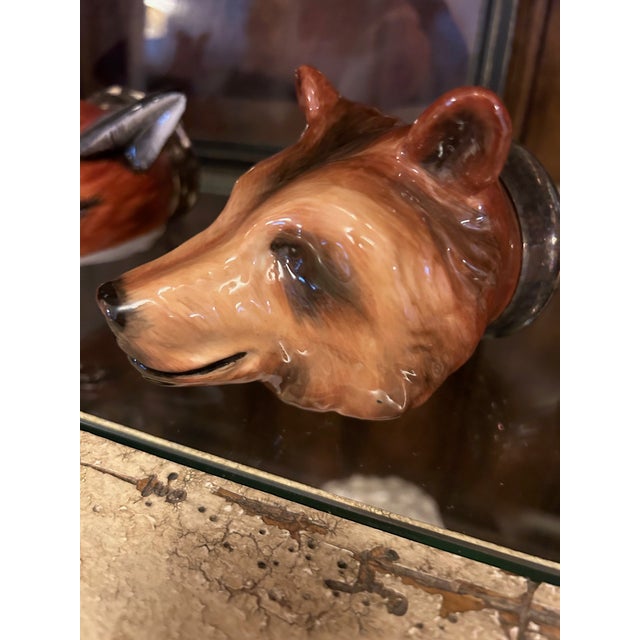 This elegant Royale Stratford Bear Head Stirrup Cup is a striking example of traditional English design. Featuring a...