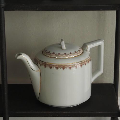 Porcelain teapot from the 1920s with delicate floral decoration and gold trim. Made by Mitterteich, Bavaria. Design...
