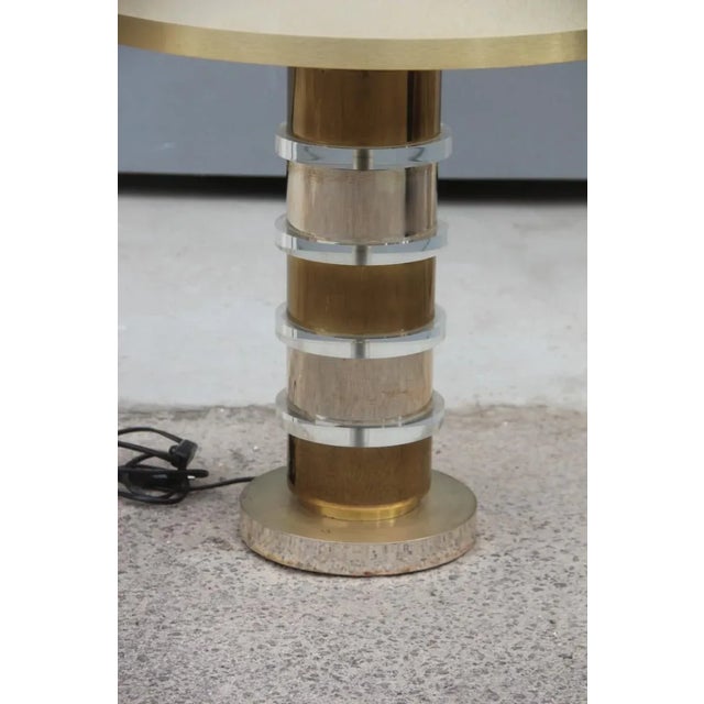 - Italian table lamp - Made in the 1970s - Constructed from metal and Acrylic Glass Up to 250V (Europe/UK Standard).The...