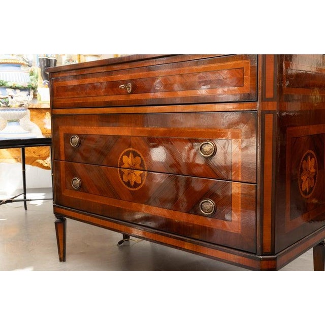 This is a stunning Italian chest of drawers in the Louis XVI style. The top is inlaid with a central circular satinwood...