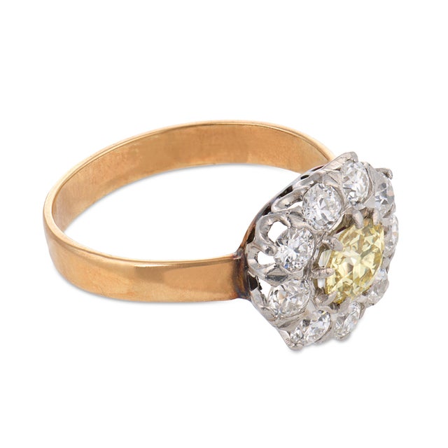 1910s 1910s Edwardian Fancy Yellow and White Diamond Gold Cluster Ring, Size 9 For Sale - Image 5 of 5