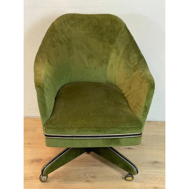 Desk armchair in green fabric, adjustable in height, equipped with wheels, all working and in excellent condition, the...