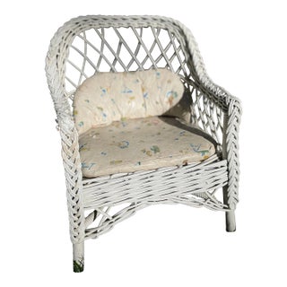 Early 20th Century Antique White Wicker Bar Harbor Child's Chair With ABCs Cushion For Sale