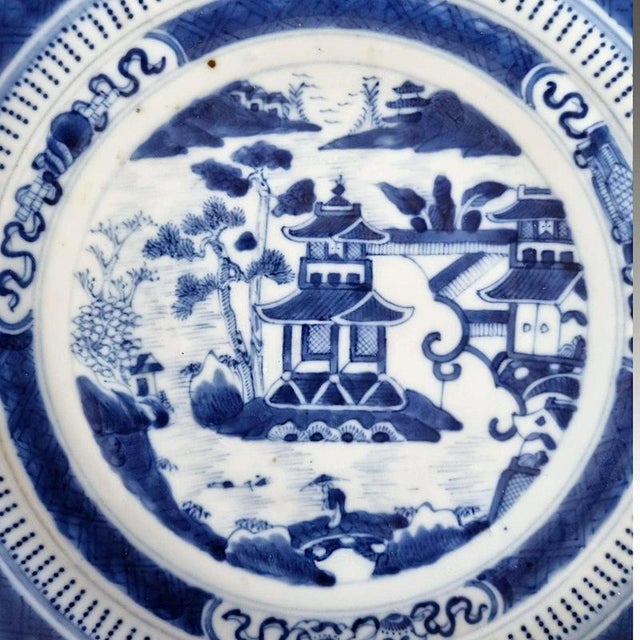 Early 19th Century Jiaqing Chinese Nanking Blue and White Porcelain Dish For Sale - Image 4 of 7