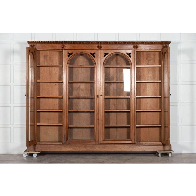 19th Century English Pine Arched Glazed Bookcase, 1870s For Sale - Image 3 of 14