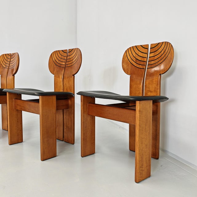 Africa Chairs in Walnut and Leather by Afra and Tobia Scarpa for Maxalto, 1970s, Set of 4 For Sale - Image 15 of 18