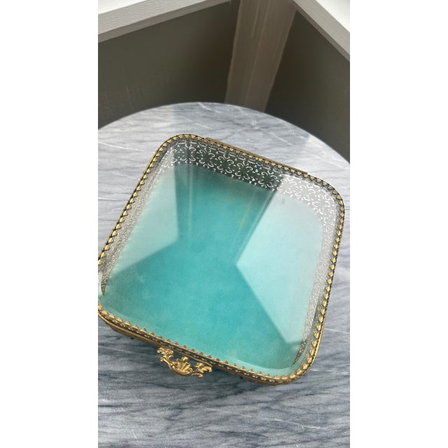 Traditional 1920s Ormolu Jewelry Box For Sale - Image 3 of 4