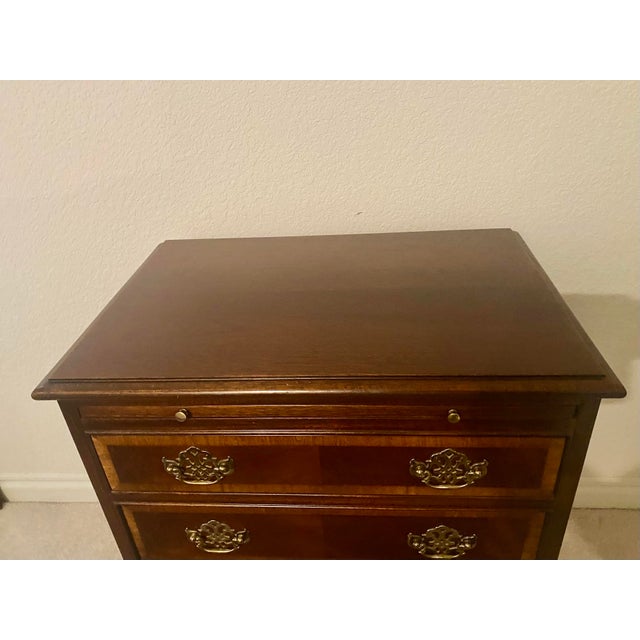 Hickory American Masterpiece Collection Inlaid/Banded Mahogany Chippendale Bedside/Accent Chest Vntage For Sale In Denver - Image 6 of 13