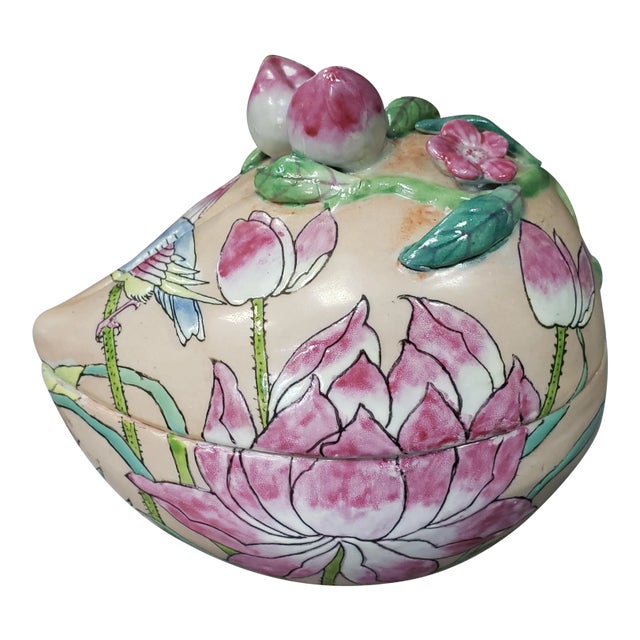 1980s Chinese Famille Rose Porcelain Peach-Form Offering Box For Sale