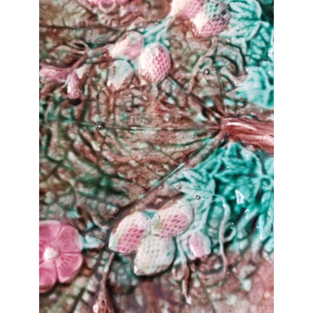 Begonia Leaf Majolica Serving Plate For Sale - Image 4 of 5