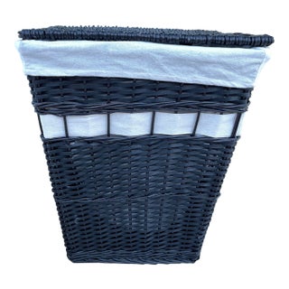 Black Woven Wicker Laundry Hamper with Lining For Sale