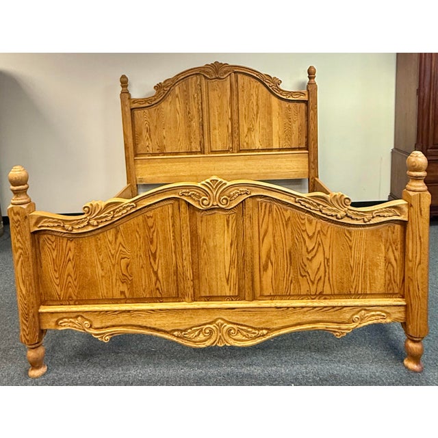 1990s Vintage Oakwood Interiors Carved King Size Bed For Sale - Image 5 of 12