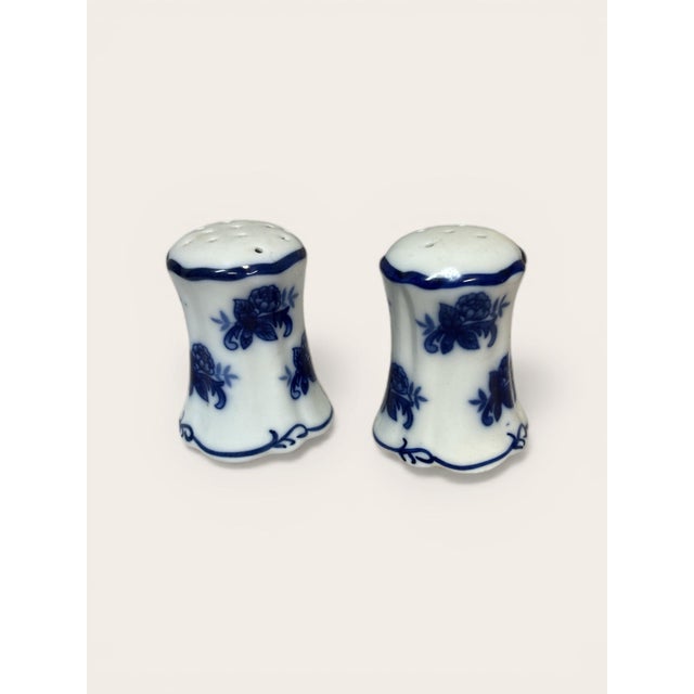 Johnson Brothers 1920s Johnson Brothers Flow Blue Vintage Mid Century Salt and Pepper Shakers Fine Porcelain For Sale - Image 4 of 12
