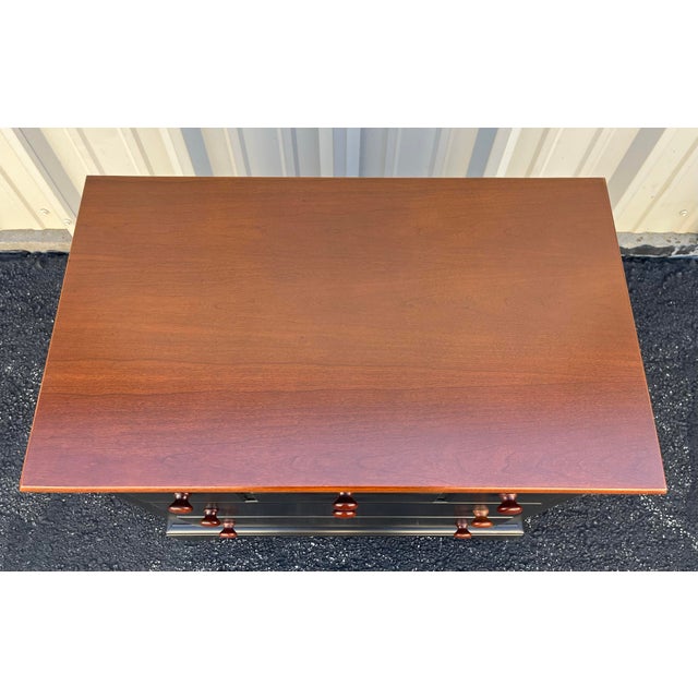 Traditional 1990s Pair of Stanley Furniture Black and Cherry Nightstands For Sale - Image 3 of 12