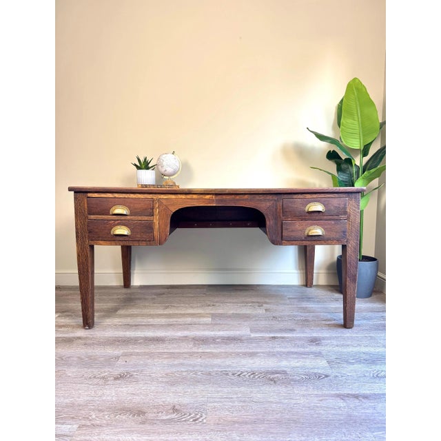 Here we have a stunning presedential-style solid oak desk dating 1936 made during king edward viii's brief reign - with...