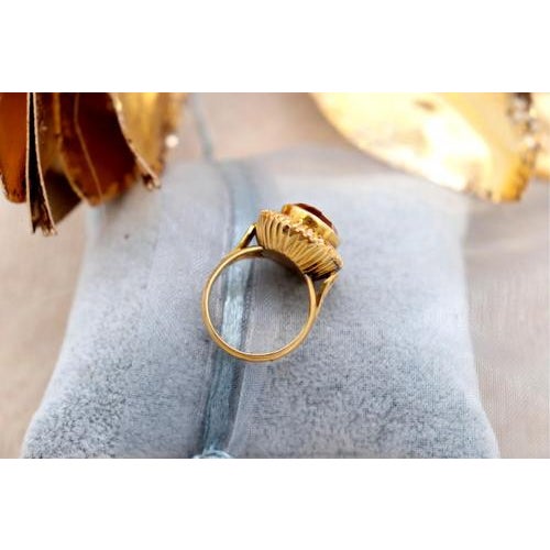 Gold ring with oval-shaped table, diamond flakes and cut iolite. Metal: Gold. Origin: Portuguese. Brand: Dragão. Weight:...