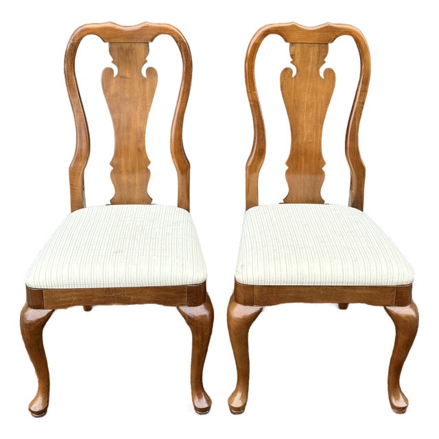 Vintage Thomasville Winston Court Collection Queen Anne Solid Cherry Dining Chairs - A Pair (A) For Sale