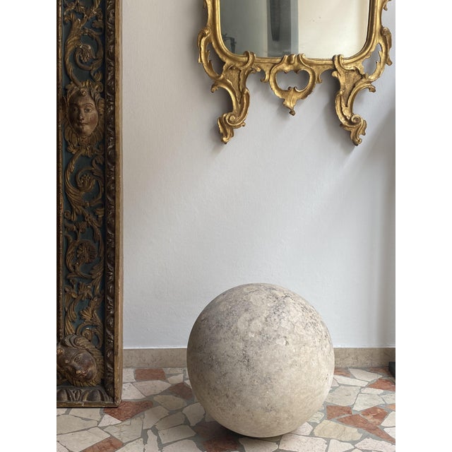 17th century sandstone sphere, Puglia (Italy) The Sphere is in excellent antique condition as shown in the photos