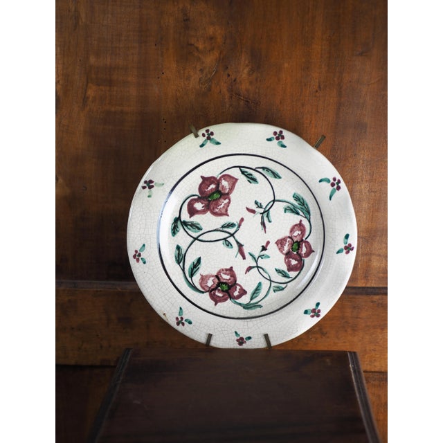 Plate decorated with stylized red flowers. This charming ceramic has a medieval and romantic aesthetic, it will be based...