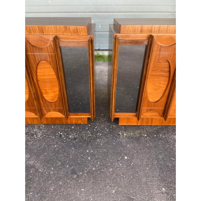 Brown Pair of Mid Century Modern Brutalist Nightstands + Inset Smoked Mirrors | by Tobago For Sale - Image 8 of 13