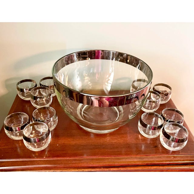 Dorothy Thorpe-style punch bowl and 12 roly poly cups in excellent vintage condition. Each cup measures 2.75" in diameter...