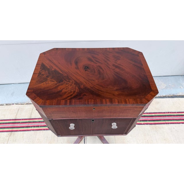 American Antique New York Federal Neoclassical Figured Mahogany Lift Top Sewing Stand, Circa 1810s–1820s For Sale - Image 3 of 12