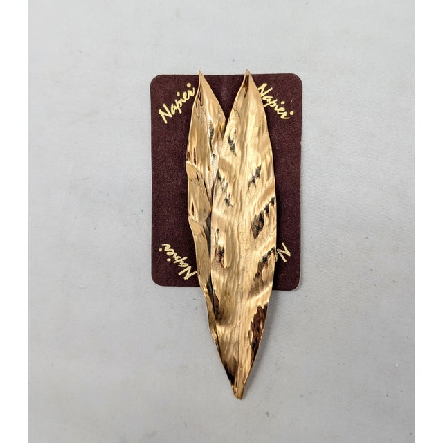 1980s Vintage 1981 Napier Goldtone Frosted Leaves Brooch For Sale - Image 5 of 7