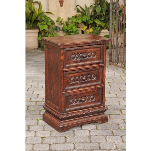 Mid 19th Century Petite Italian Walnut 1840s Commode with Three Drawers and Guilloche Motifs For Sale - Image 5 of 12