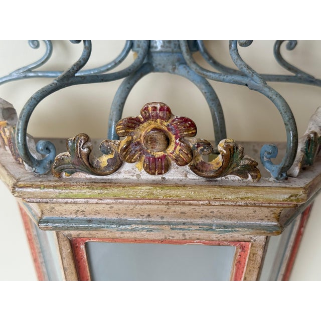 Hollywood Regency Italian Hand-Carved Lantern Wall Light, 1980s For Sale - Image 13 of 18