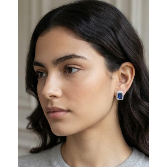 Natural 1.80Cts Blue Sapphire & 0.28Cts Diamond Earring in 18k Gold For Sale - Image 4 of 8
