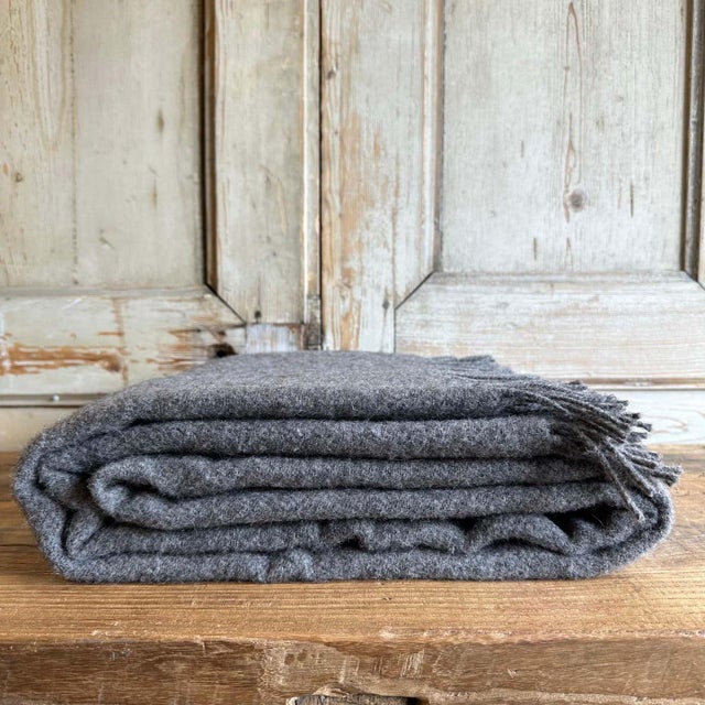 Fall in love with our enchanting Mason throw made of alpaca wool and genuine sheepskin wool. The quality is 100% natural,...