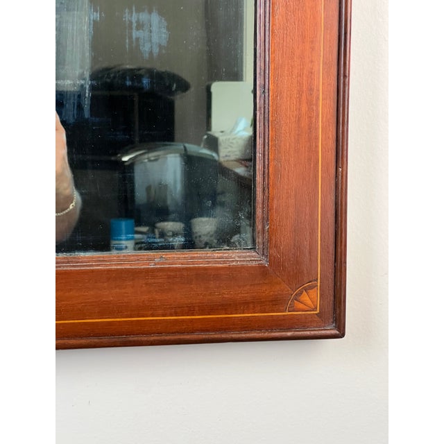American Federal Mahogany Wall Mirror With Fan Inlay, Original Hand Silvered Glass, Circa 1810–1825 For Sale - Image 4 of 9