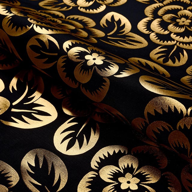 Schumacher SAMPLE - Schumacher Angelica Floral Fabric In Gold & Noir For Sale - Image 4 of 4