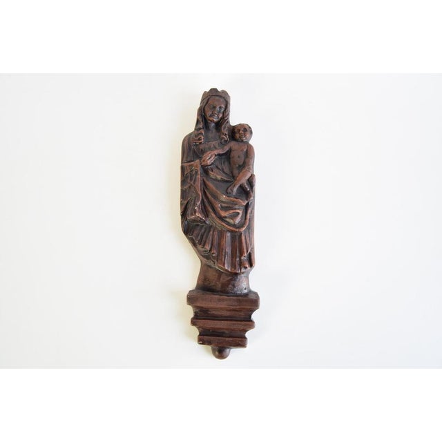 The statue is made of plaster, shows signs of use, has chips in some places (see photo) Original condition.