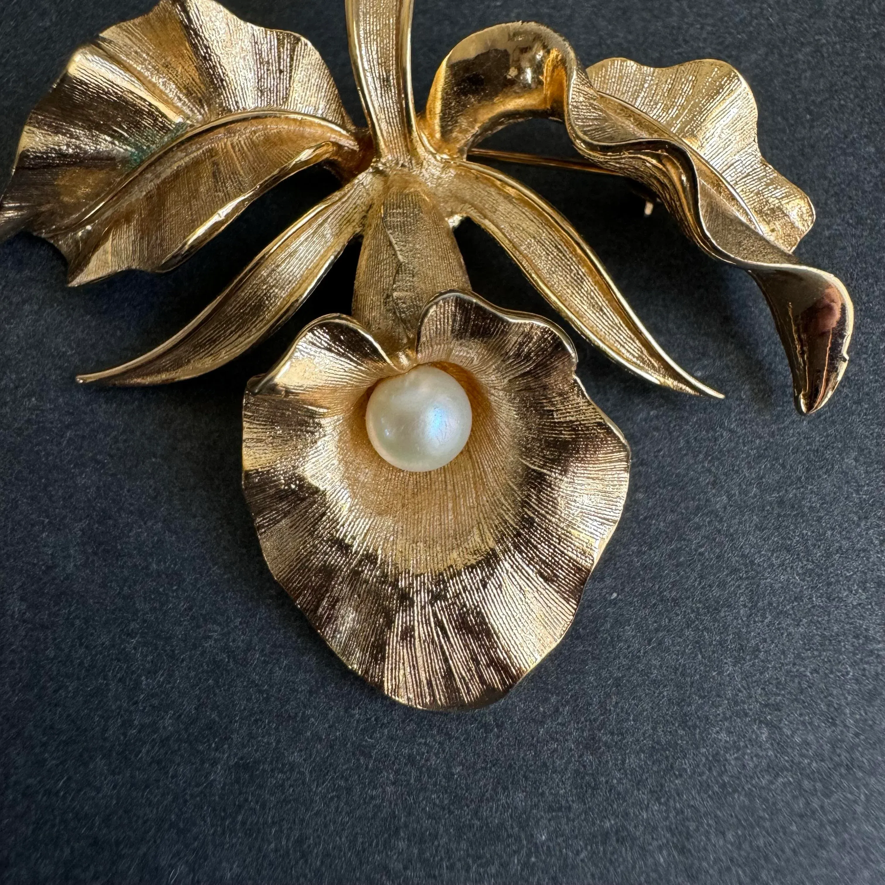 Broche Fleur En Or - Ton Doré, Occasion Et Parfaite Pour Customiser Vos Vêtements