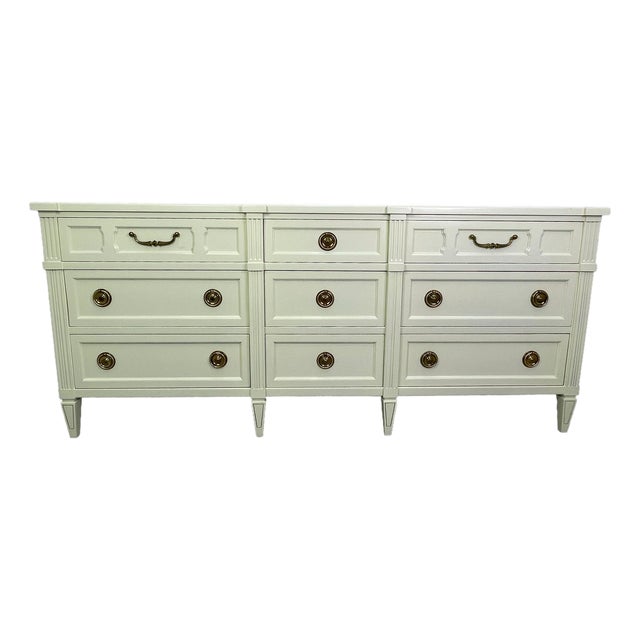 American of Martinsville Lacquered Dresser in Off-White With Brass Hardware, Transitional Style, 1970s For Sale