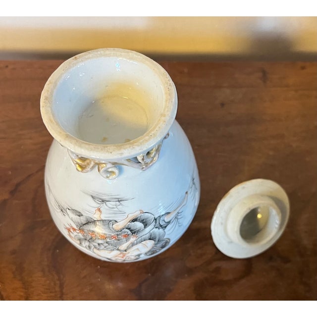 Antique 18th Century Qianlong Chinese Export Porcelain Tea Caddy Urn Decorated en Grisaille With Courting Couples For Sale - Image 11 of 12