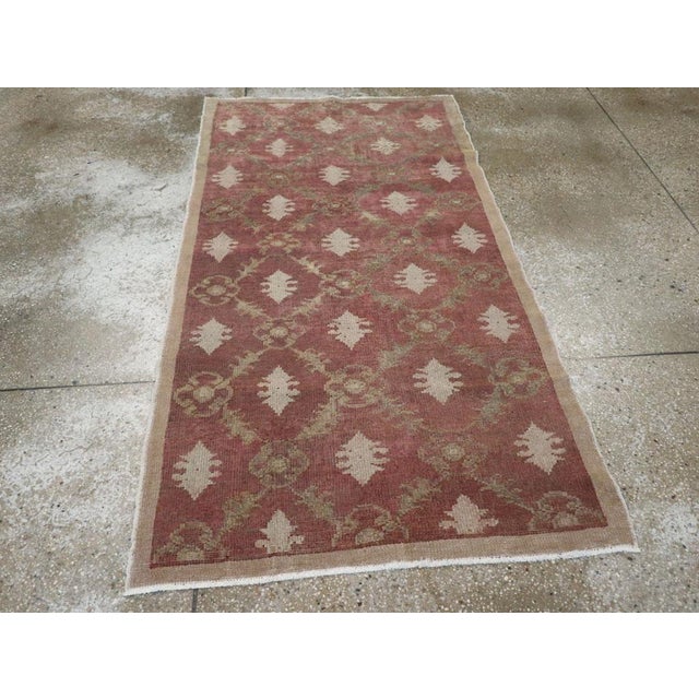 Ivory Galerie Shabab Collection Mid-20th Century Turkish Anatolian Throw Rug For Sale - Image 8 of 10