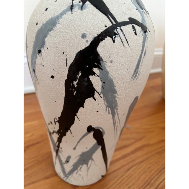 Eclectic Asymmetric Vase Pair – 1980s Harris Potteries & Chinoiserie Prunus Porcelain For Sale - Image 9 of 12